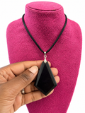 🖤 Pendentif en Tourmaline noire naturelle – Forme facettée – Pièce unique