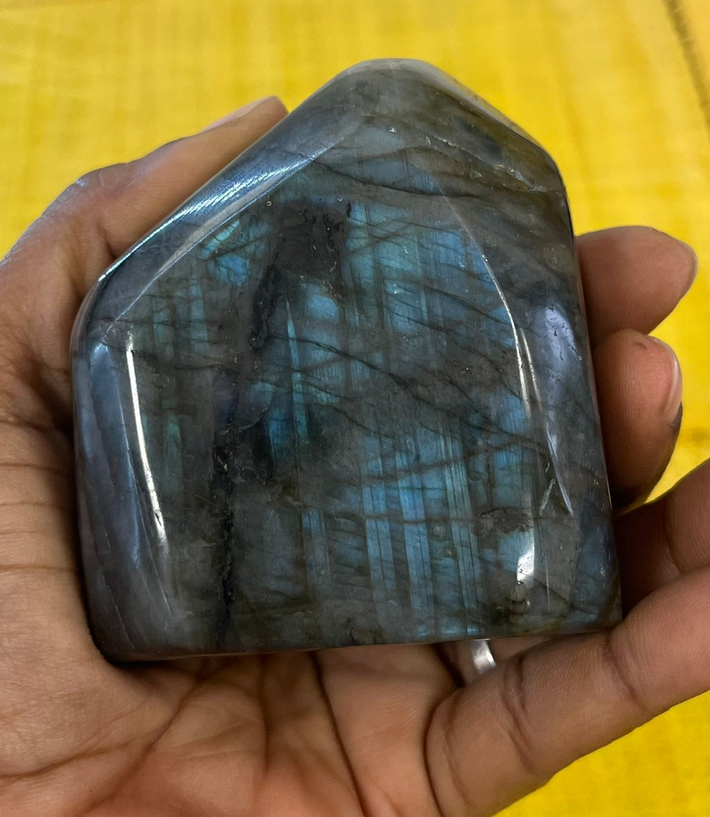 Labradorite naturelle – Forme libre – Reflets bleus – Pièce unique 376 g