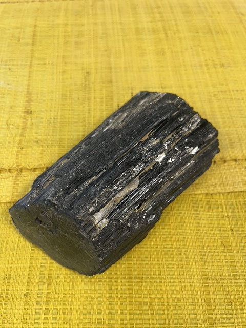 Tourmaline noire brute – Grande pièce naturelle – 976 g
