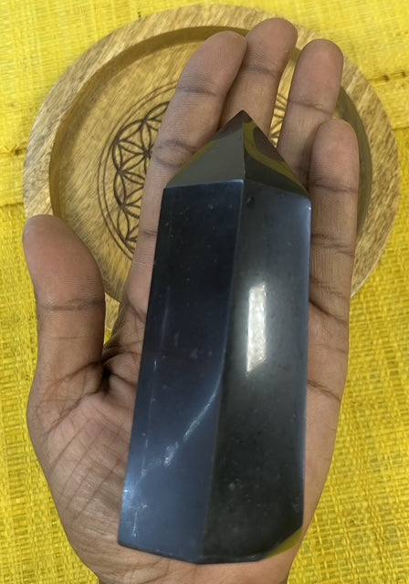 Pointe de Tourmaline noire naturelle – Obélisque poli – Pièce unique 365 g