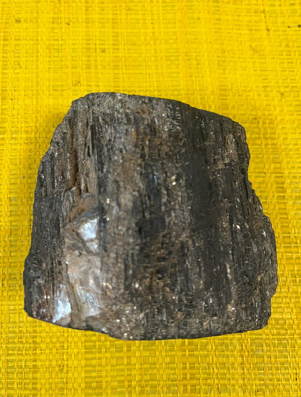 Tourmaline noire brute naturelle – Pièce unique 600 g