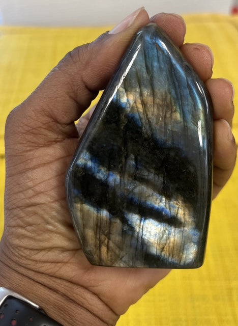 💙 Labradorite naturelle polie – Reflets bleus et dorés – Pièce unique 238 g