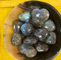 💙 Cœur en Labradorite naturelle – Reflets lumineux – Pièce unique (sélection intuitive)