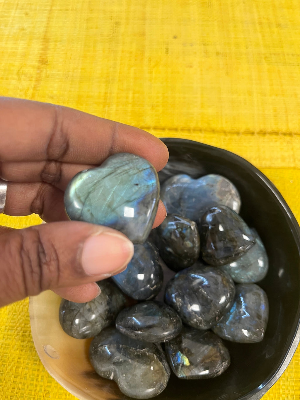 💙 Cœur en Labradorite naturelle – Reflets lumineux – Pièce unique (sélection intuitive)