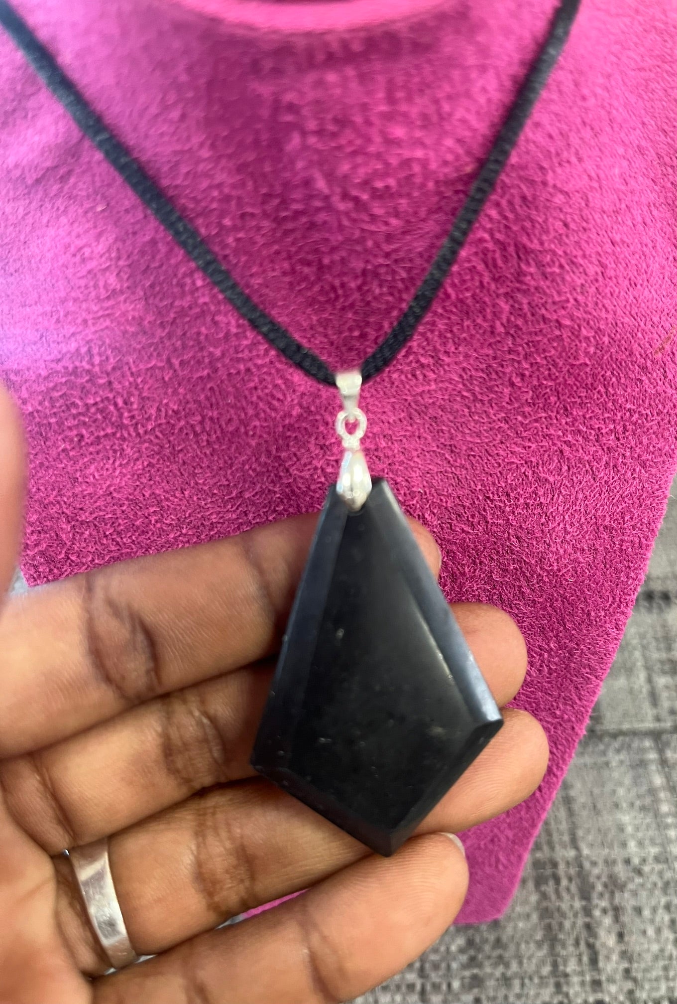 🖤 Pendentif en Tourmaline noire naturelle – Forme facettée – Pièce unique