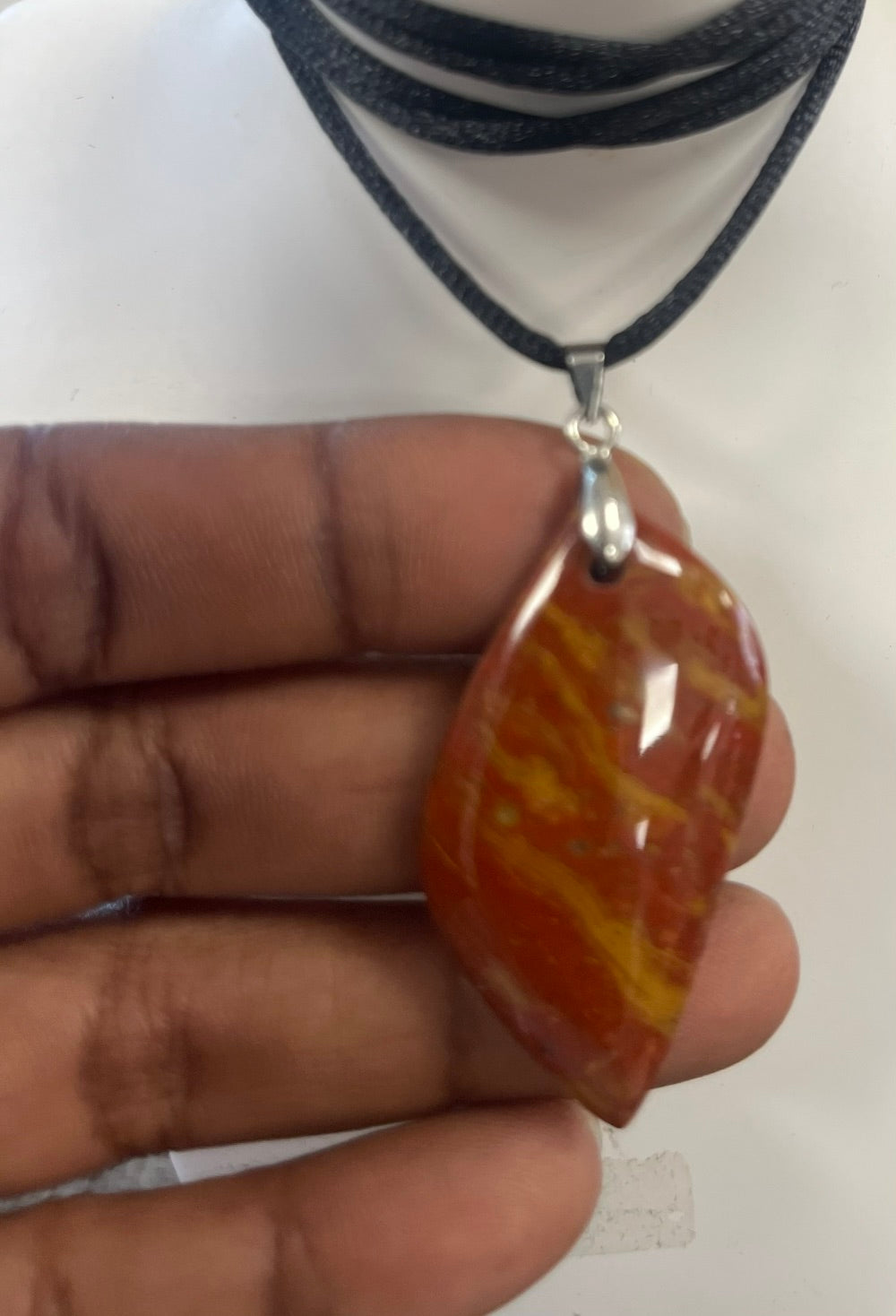 🍂 Pendentif Jaspe Rouge & Jaune – Forme feuille – Pièce unique