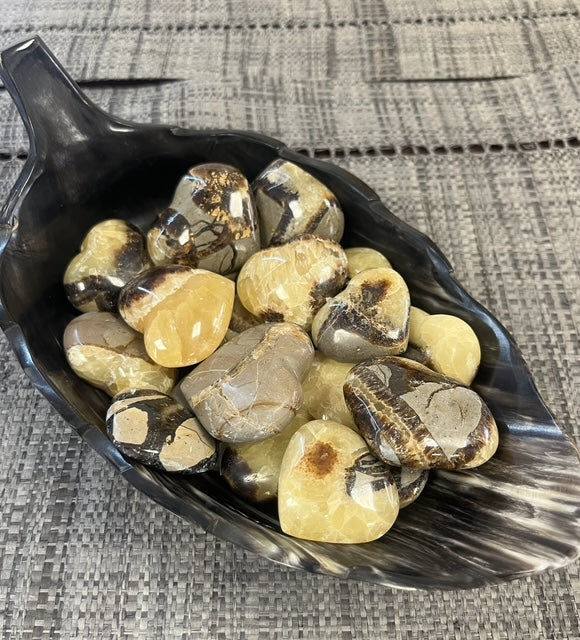 💛 Cœur de Septaria naturelle – Pierre roulée – Pièce unique