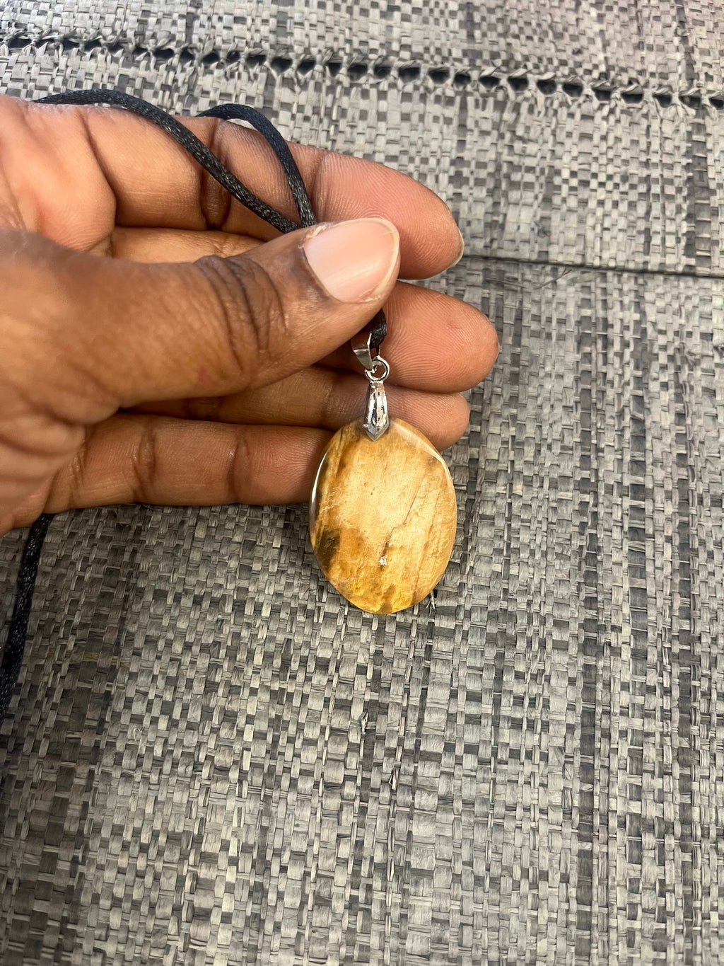 🤎 Pendentif en Bois fossilisé naturel – Forme ronde – Pièce unique