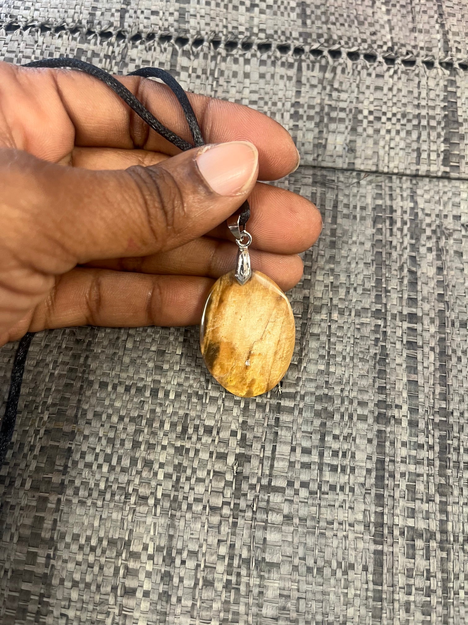 🤎 Pendentif en Bois fossilisé naturel – Forme ronde – Pièce unique