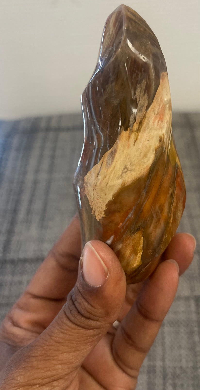 🔥 Flamme en Bois Fossilisé – Pièce unique