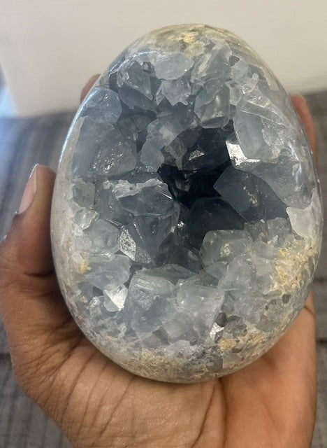 Œuf en Célestine naturelle – Géode cristallisée bleue – Pièce unique