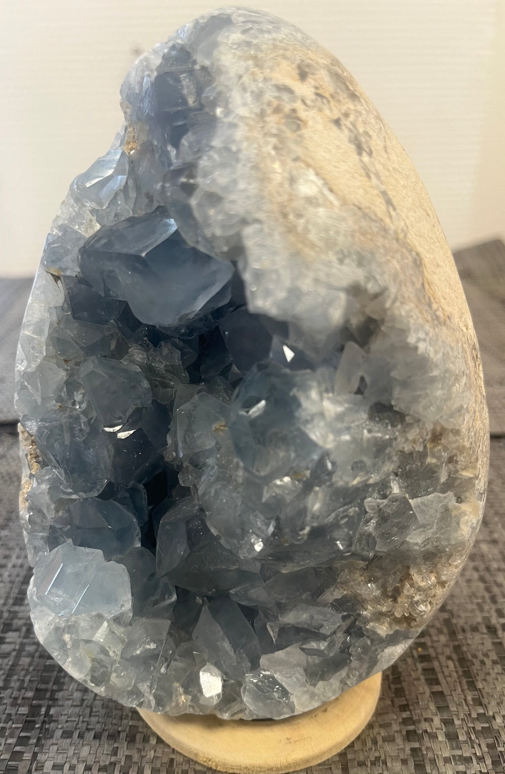 Œuf en Célestine naturelle – Grande géode cristallisée bleue – Pièce unique ✨