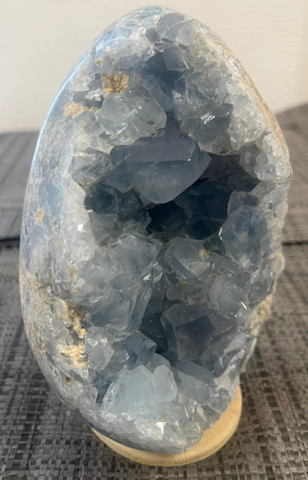 Œuf en Célestine naturelle – Grande géode cristallisée bleue – Pièce unique ✨