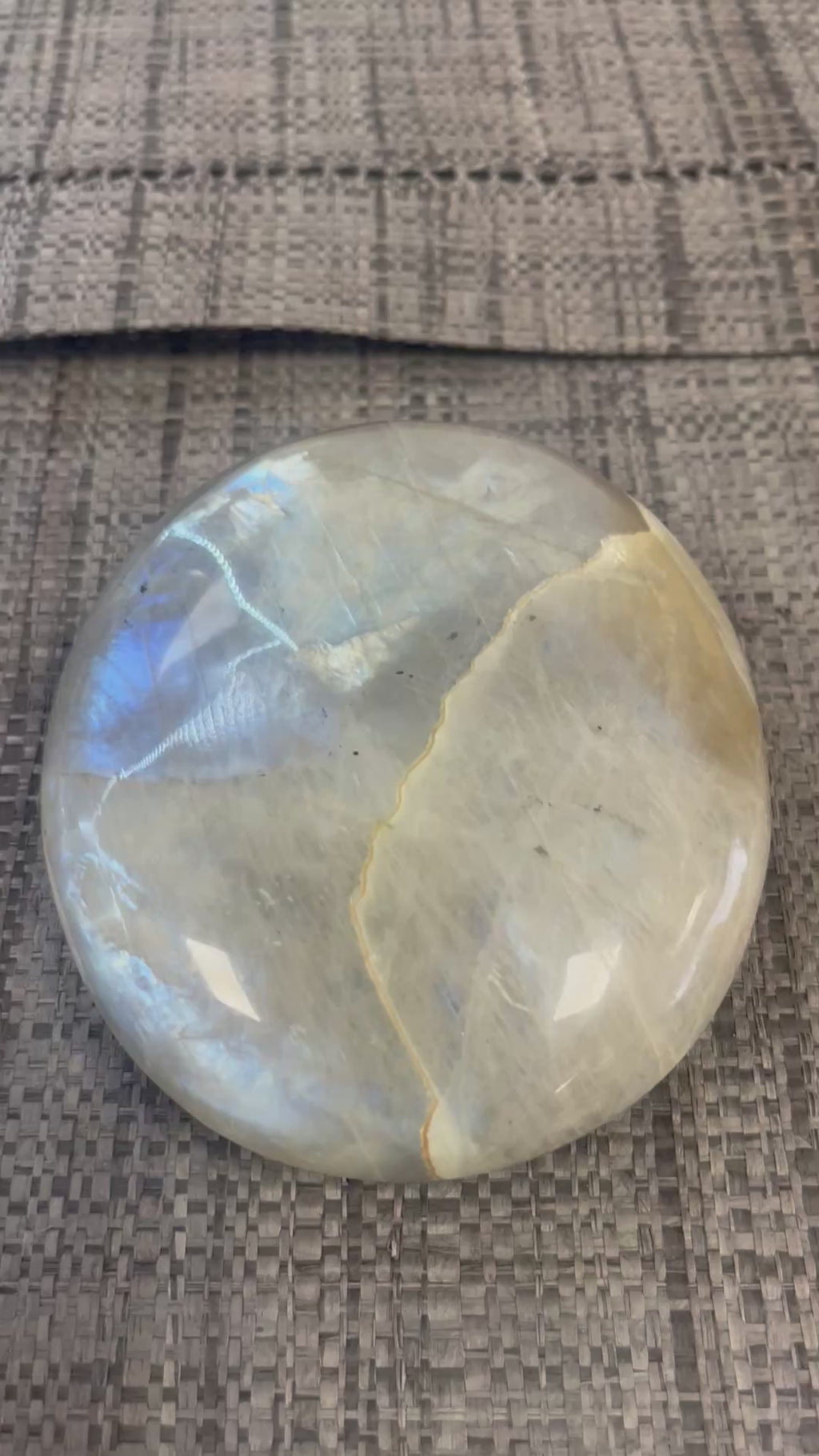 💚 Grand galet en Pierre de Lune Verte – Garniérite – Pièce unique