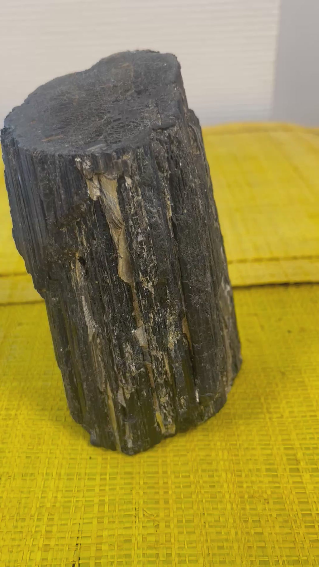 Tourmaline noire brute – Grande pièce naturelle – 976 g