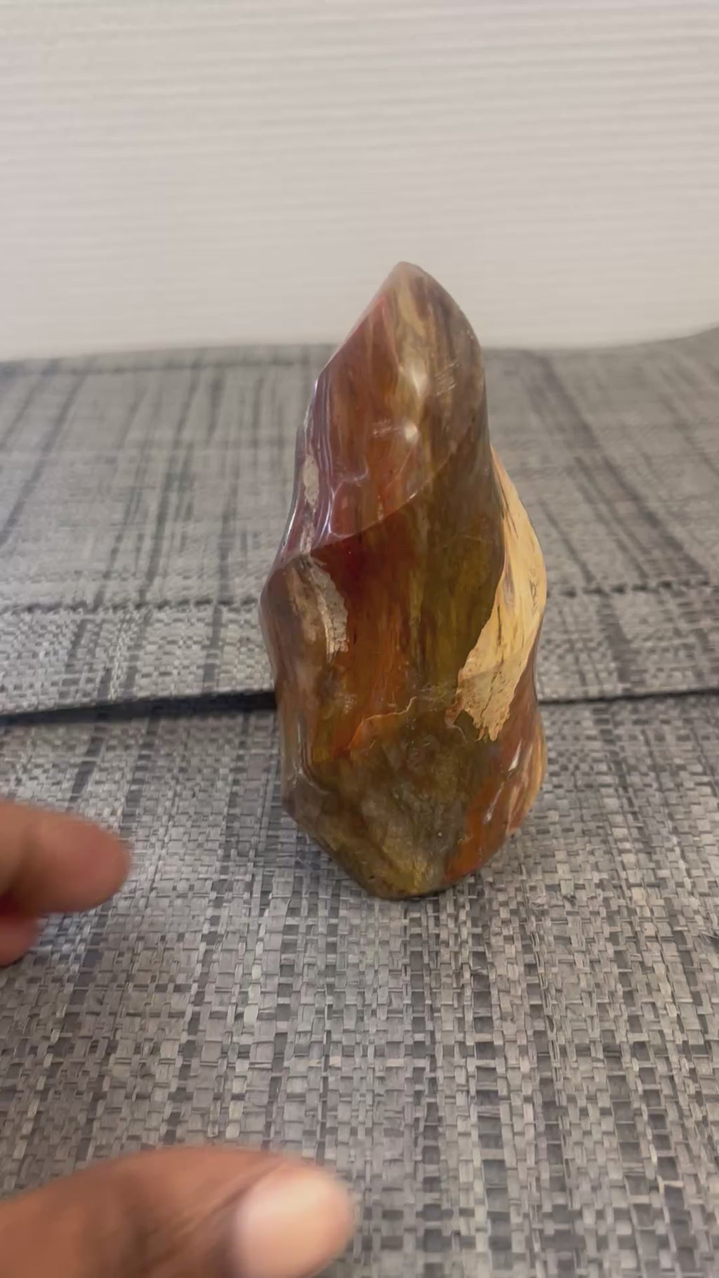 🔥 Flamme en Bois Fossilisé – Pièce unique